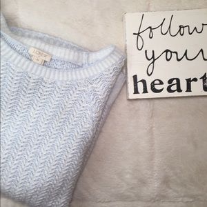 J CREW BLUE AND WHITE LIGHTWEIGHT SWEATER🌷🌷